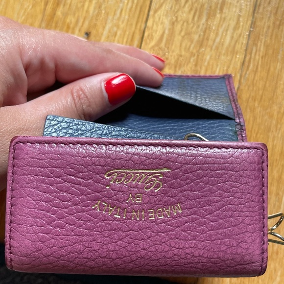 Gucci Textured Leather Key Holder - Picture 10 of 12